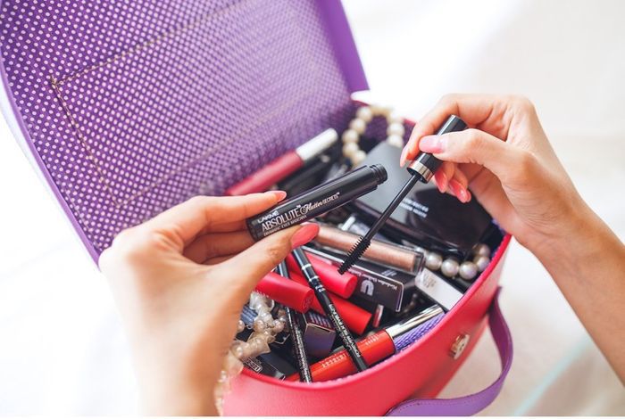 makeup artist